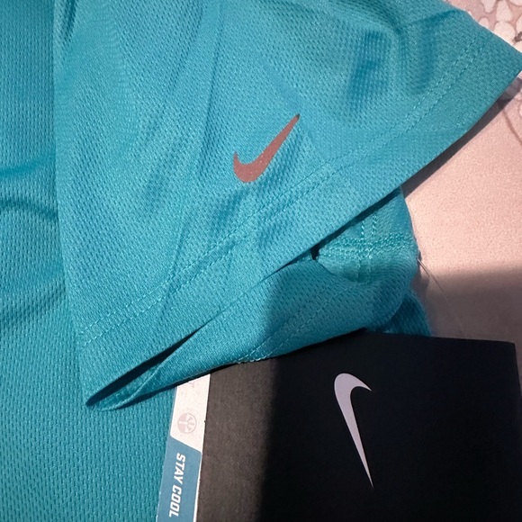 Nike Running T-Shirt - Picture 3 of 3